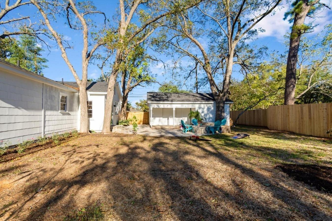 Luxury Bungalow Near Main W Hot-Tub And Firepit Villa Fredericksburg Exterior photo